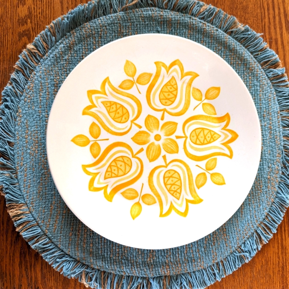 J&G Meakin Tulip Time Gold Ironstone Dinner Plates